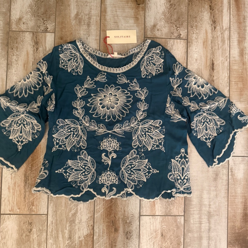 Solitaire Teal Blue Embroidered Bell Sleeve Scalloped Hem Top NWT Medium